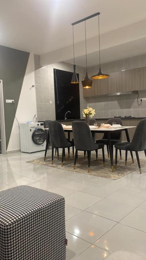 D'Rinie Sky Homestay 加影 外观 照片
